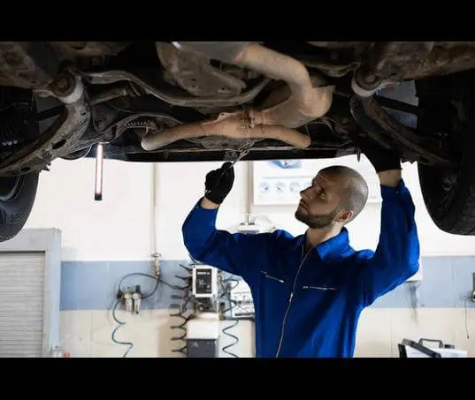 Vazamento de óleo no motor: entenda as causas e como resolver