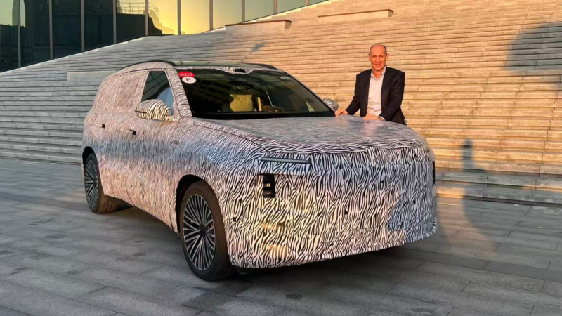 CEO da Volkswagen revela ID. Era EREV, crossover elétrico com estreia em 2026