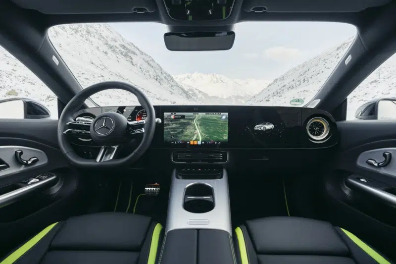 Novo Mercedes-Benz CLA 220 híbrido 2026 aposta em motor Geely de 208 cv