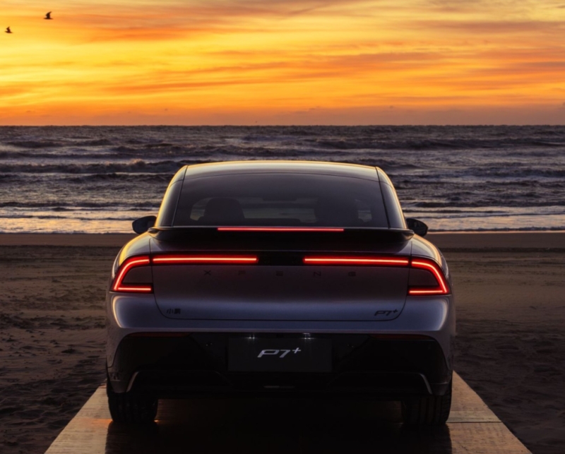 Xpeng P7+ 2026 promete ser o sedã EREV com maior autonomia elétrica do mundo
