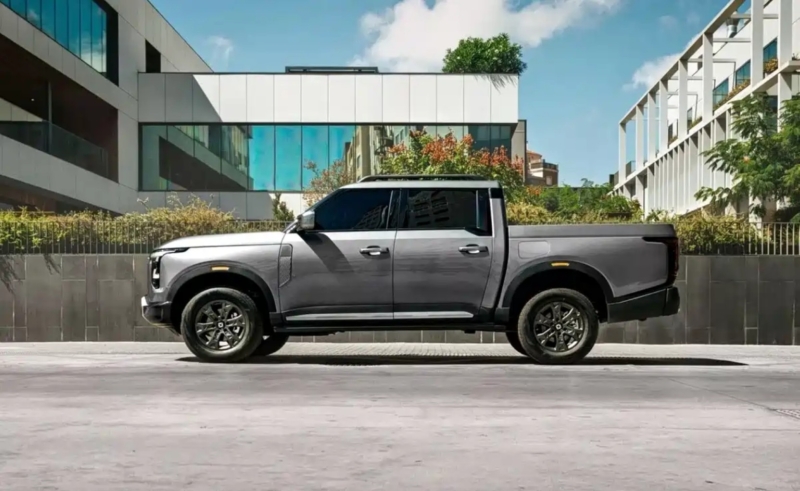 Santana espanhol volta ao mercado com apoio chinês e base da Nissan Frontier