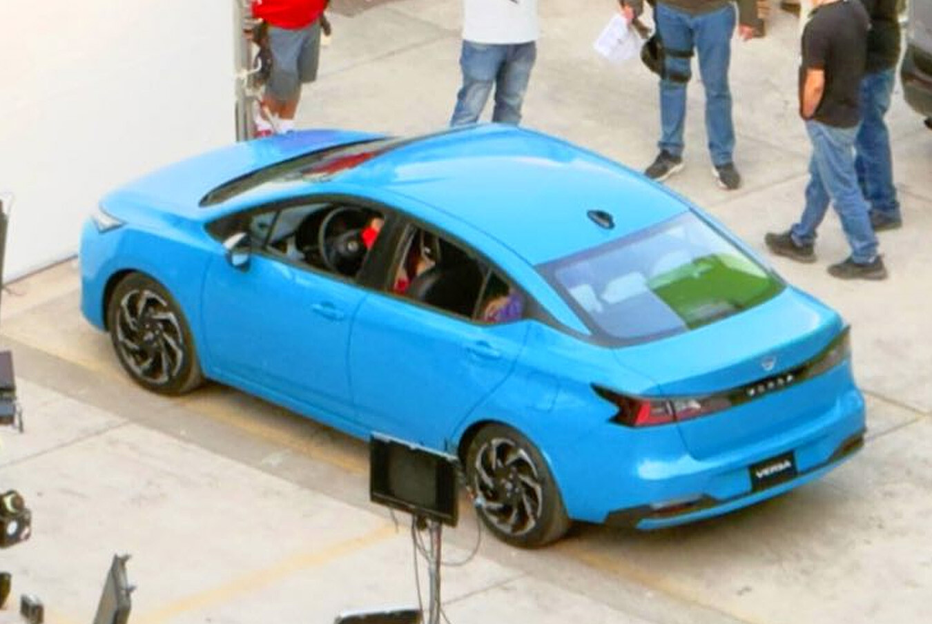 Novo Nissan Versa é flagrado sem camuflagem e exibe estilo esportivo