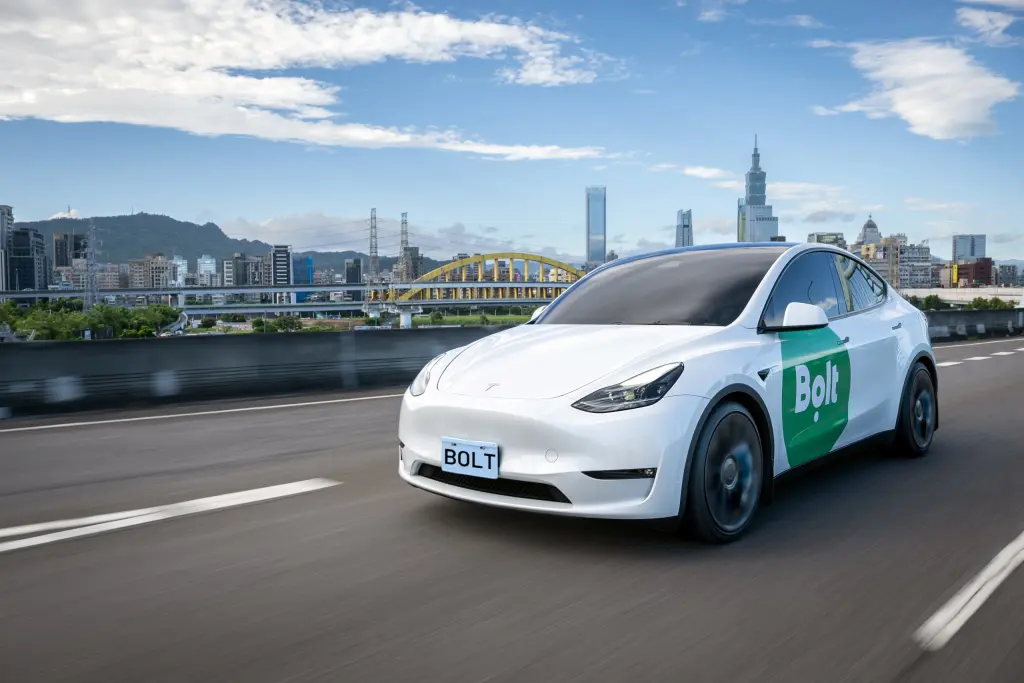 Parceria entre Stellantis e Bolt leva carros autônomos às ruas em 2026