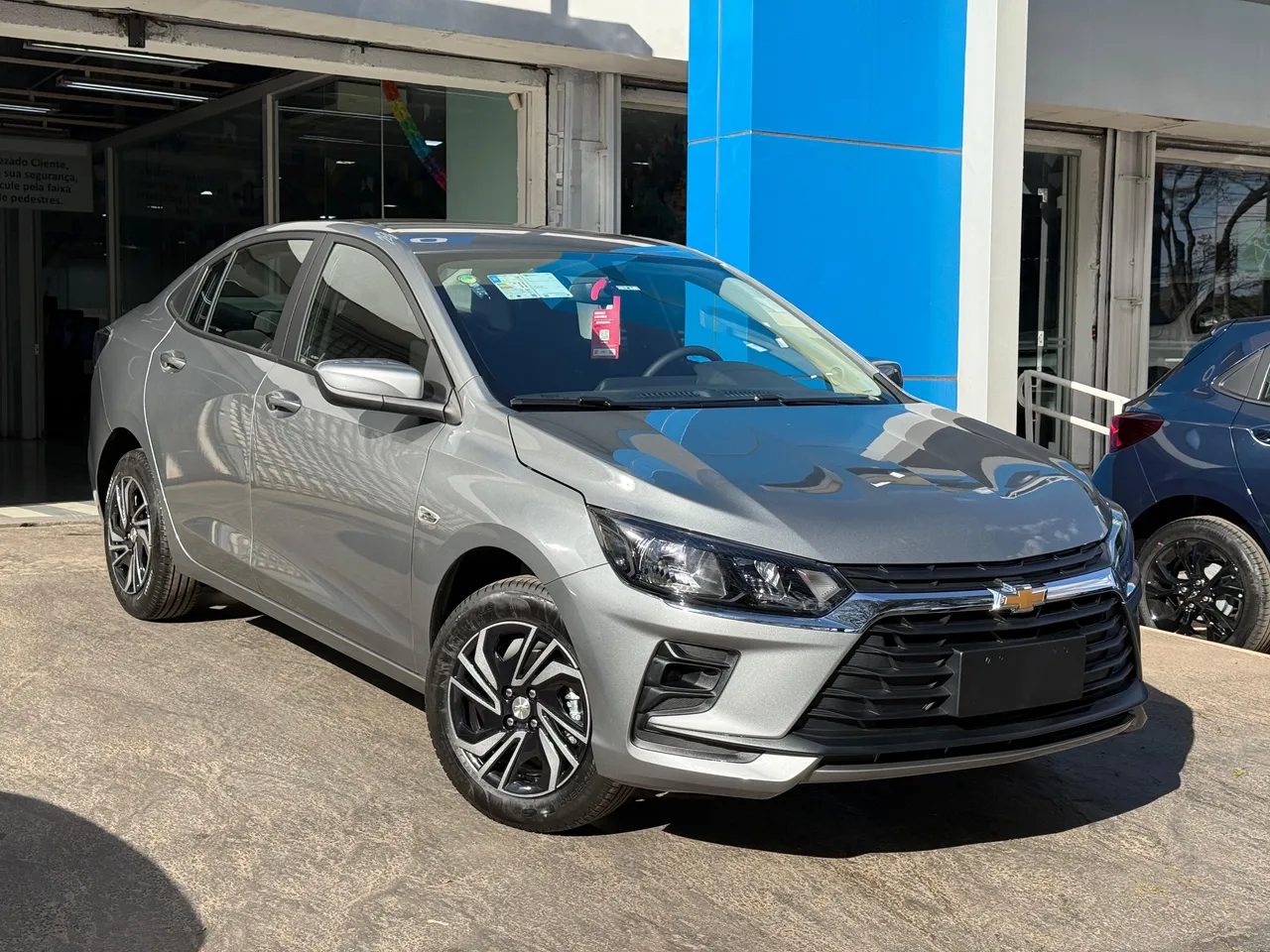Chevrolet Onix Plus AT Turbo 2026 sai mais barato que o Argo com R$ 29.700 de desconto