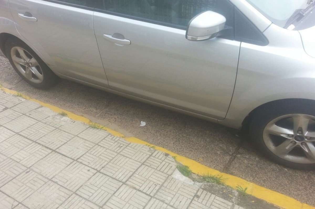 Estacionar na contramão dá multa? Veja o que diz a lei