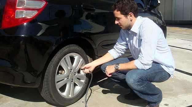 Vai viajar de carro? Dicas práticas para economizar combustível no fim do ano