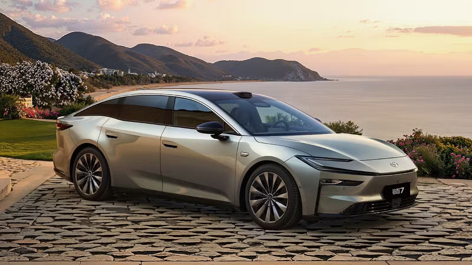 Toyota prepara lançamento do sedã elétrico bZ7 para início de 2026 na China