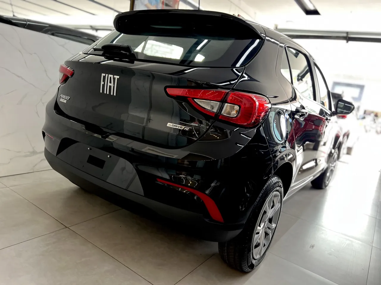 Fiat Argo Drive 1.3 CVT 2026 sai mais barato que o Mobi com R$ 21.160 de desconto