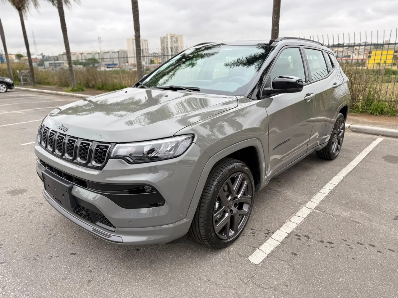 Jeep Compass Longitude 2026 custa menos que Creta com desconto de R$ 27.900 para CNPJ