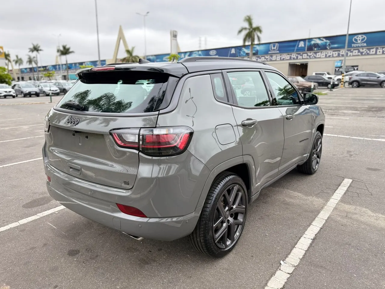 Jeep Compass Longitude 2026 custa menos que Creta com desconto de R$ 27.900 para CNPJ