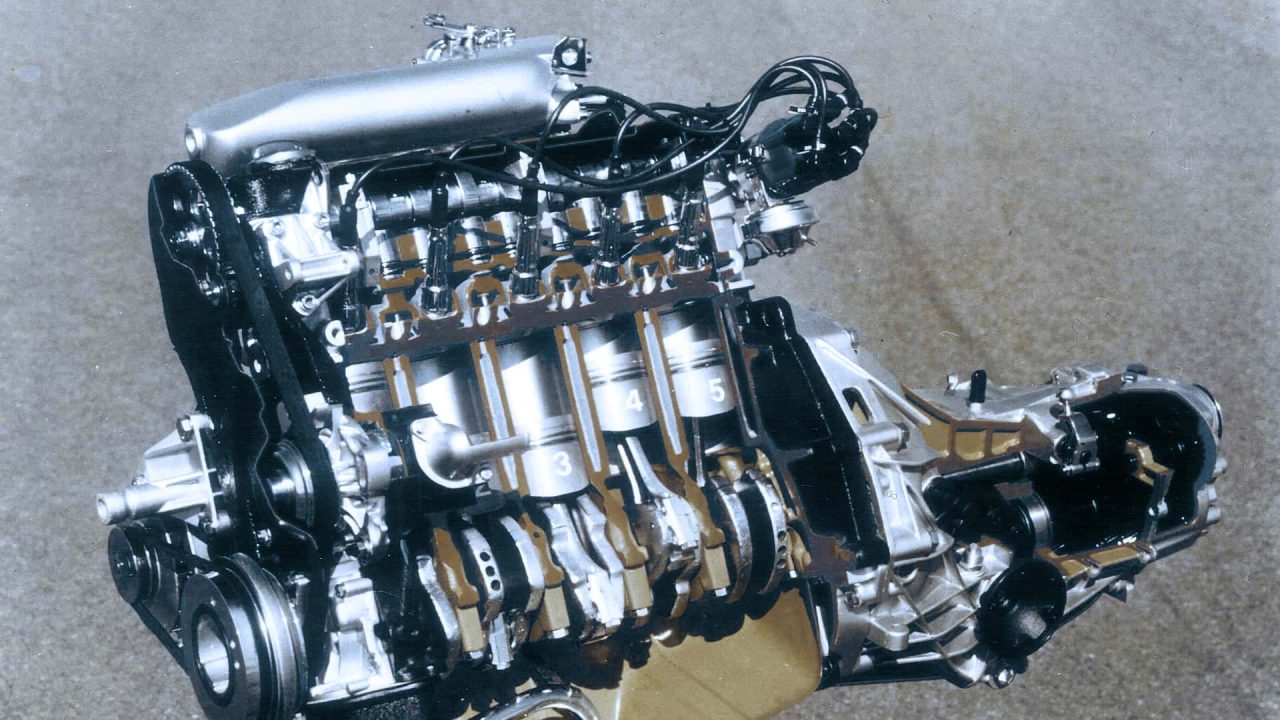 Audi celebra meio século do icônico motor de cinco cilindros