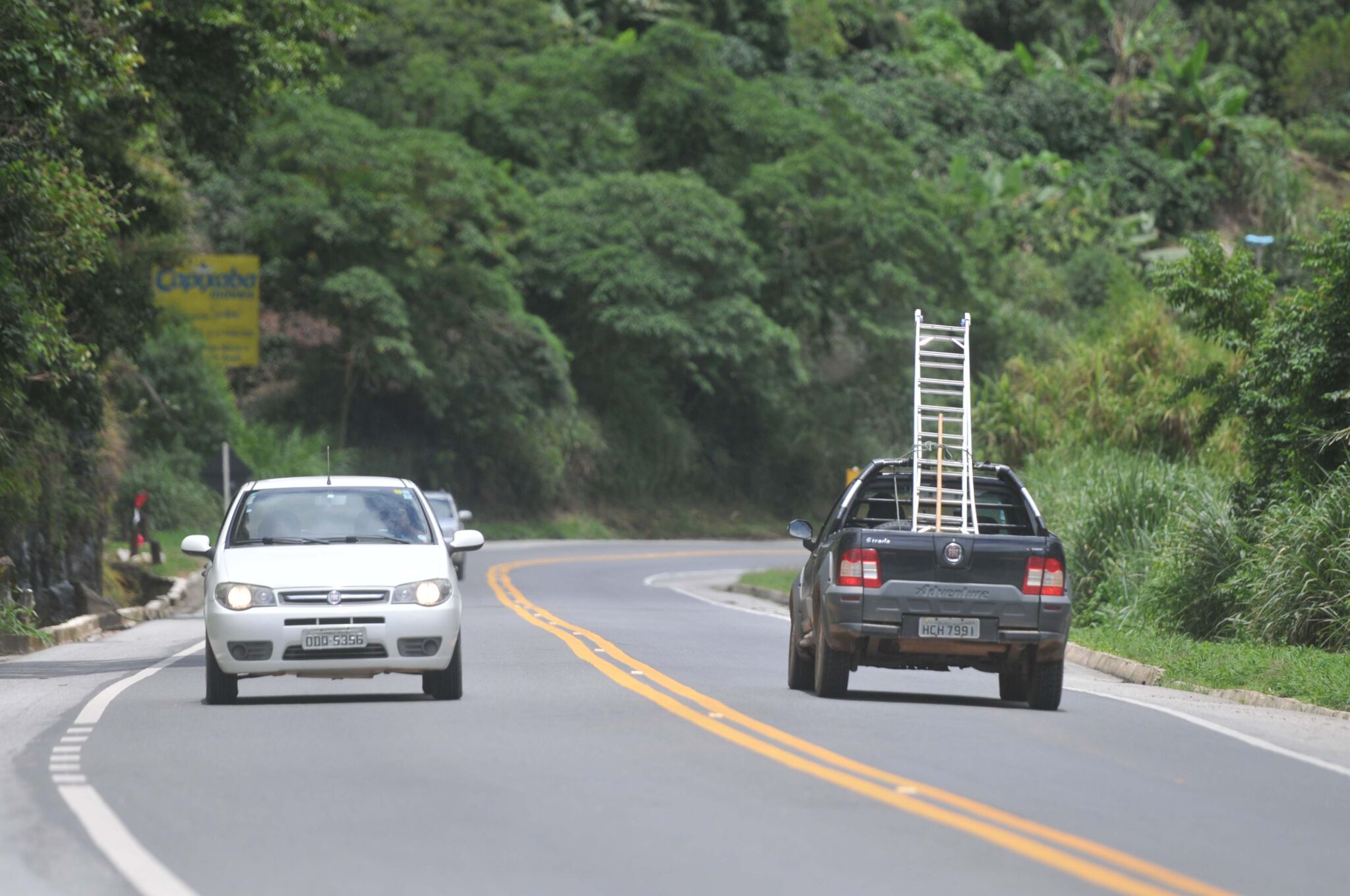 Vai viajar de carro? Dicas práticas para economizar combustível no fim do ano