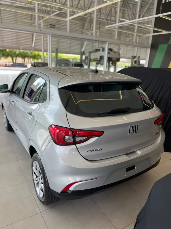 Fiat Argo Drive 1.0 2026 sai mais barato que o Mobi com R$ 14 mil de desconto