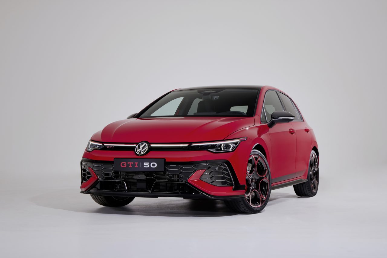 Volkswagen Golf GTI chega aos 50 anos em 2026 com edição especial