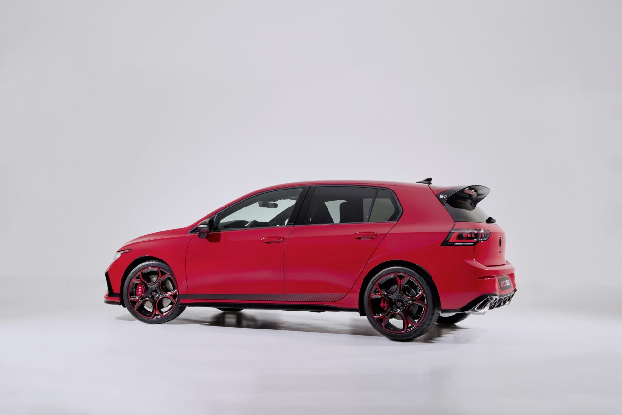 Volkswagen Golf GTI chega aos 50 anos em 2026 com edição especial