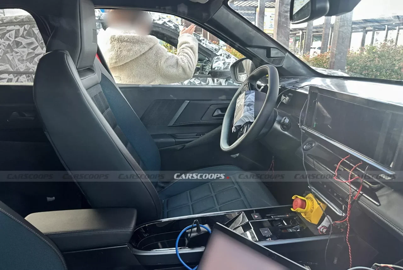 Novo Fiat Fastback 2027 aparece em testes mostrando design interno e faróis