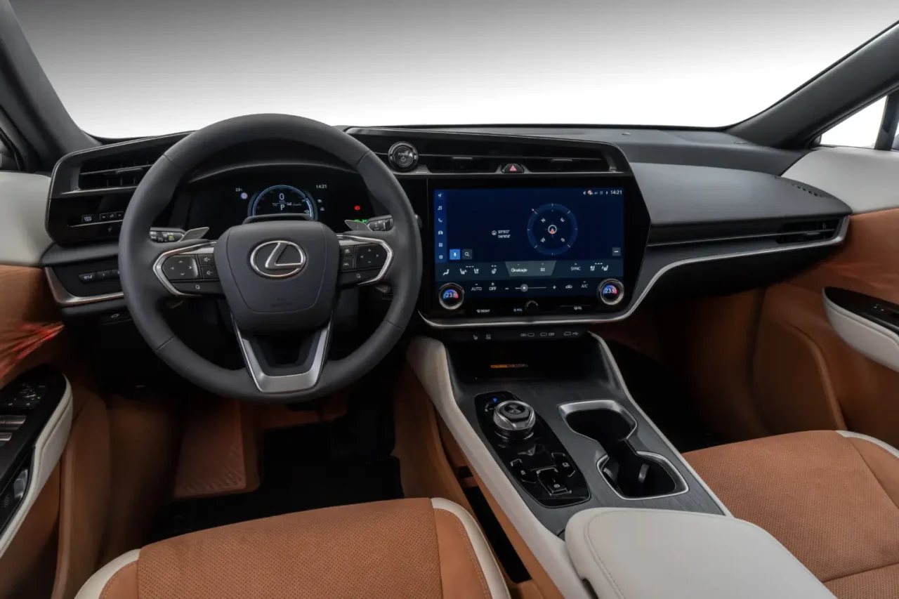 Lexus lança no Brasil seu primeiro SUV elétrico, o RZ 500e, por R$ 499.990