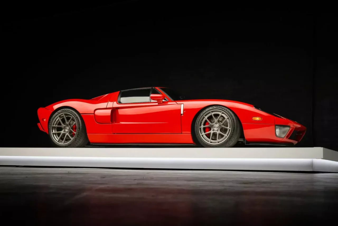 Ford GT de Paul Walker, estrela de “Velozes e Furiosos”, será leiloado