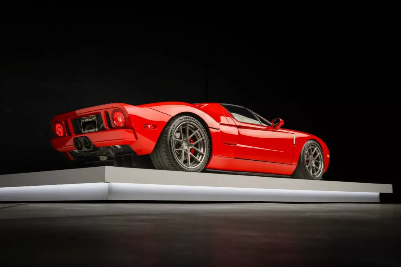 Ford GT de Paul Walker, estrela de “Velozes e Furiosos”, será leiloado