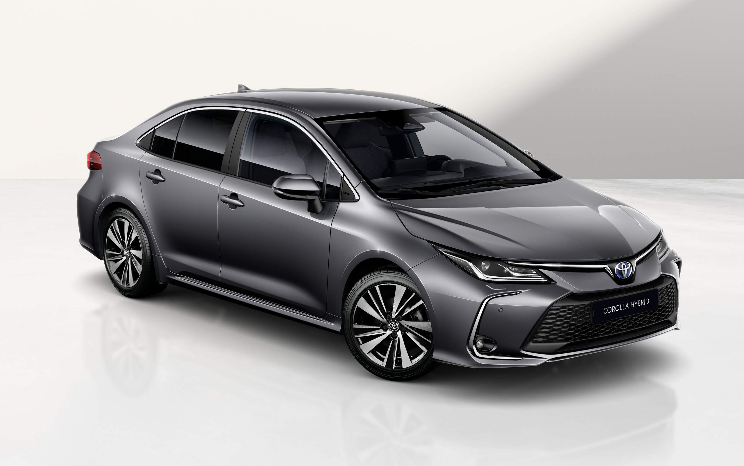 Toyota lança Corolla 2026 com inédita pintura cinza fosca na Europa