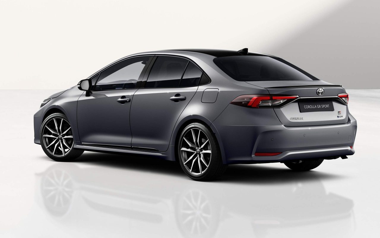 Toyota lança Corolla 2026 com inédita pintura cinza fosca na Europa