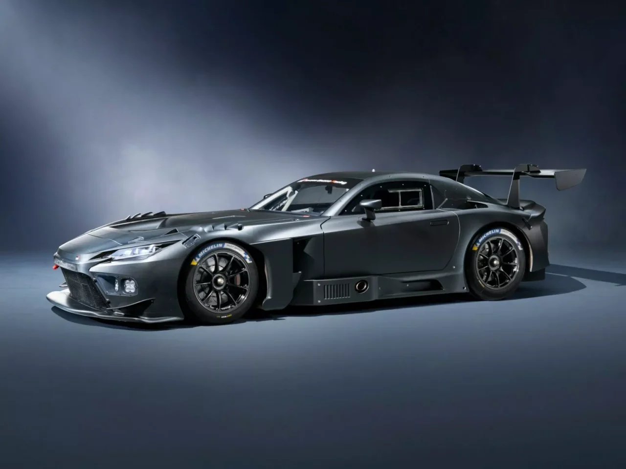 Toyota GR GT estreia com V8 de 650 cv e mira o território do Porsche 911