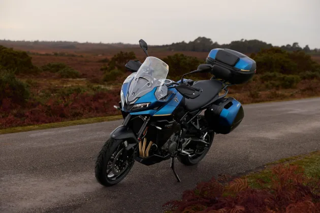 Triumph revela a nova Tiger Sport 800 Tour 2026: mais desempenho e tecnologia