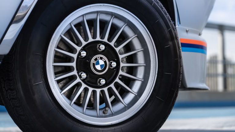 BMW cria parafuso exclusivo que impede remoção fora da rede autorizada