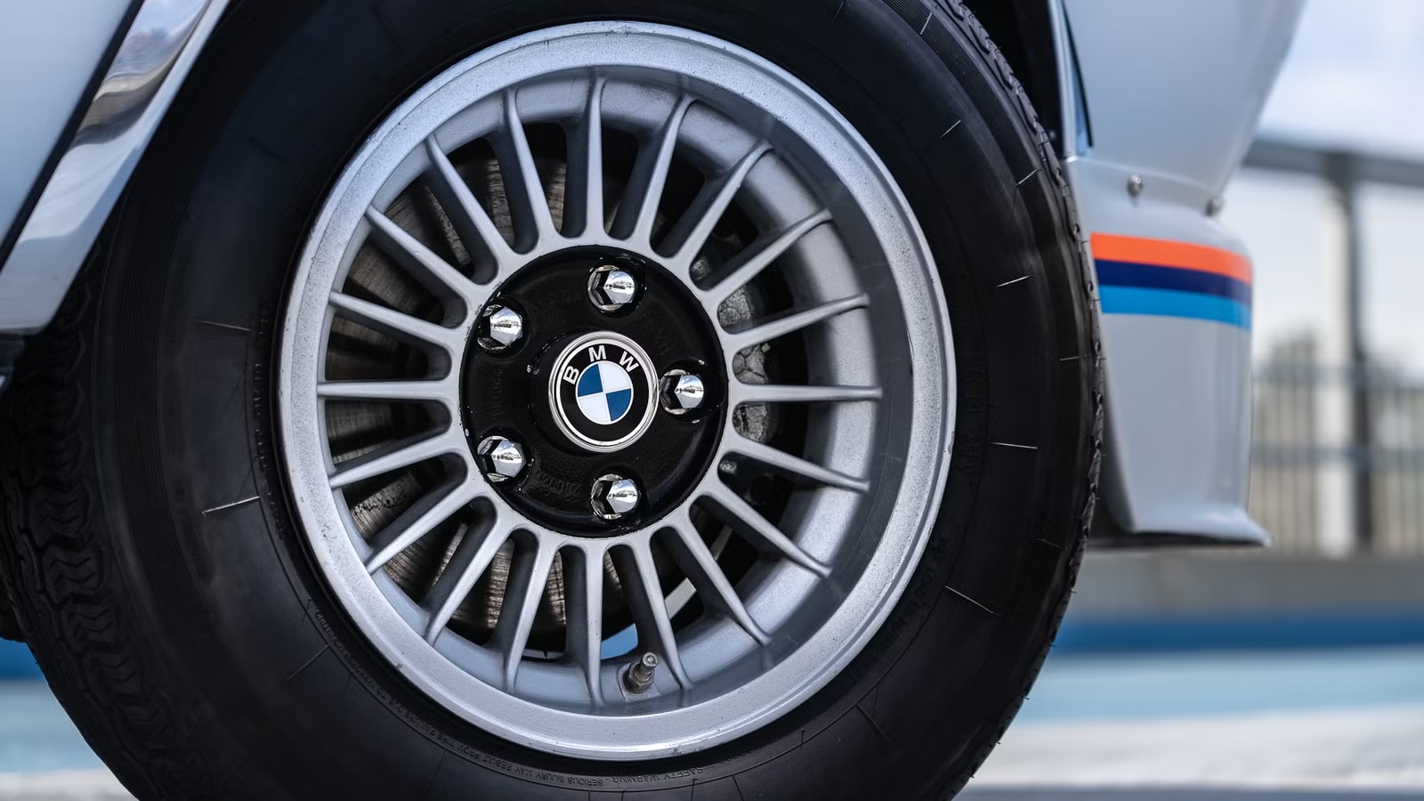 BMW cria parafuso exclusivo que impede remoção fora da rede autorizada