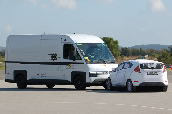 Van elétrica BYD E-Vali conquista cinco estrelas no teste de segurança Euro NCAP