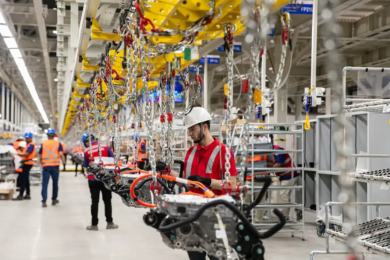 Fábrica da BYD em Camaçari atinge 2 mil trabalhadores em tempo recorde