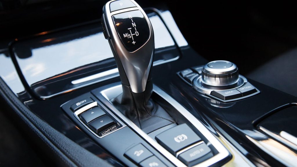O que significam P, R, N e D no câmbio automático do carro?
