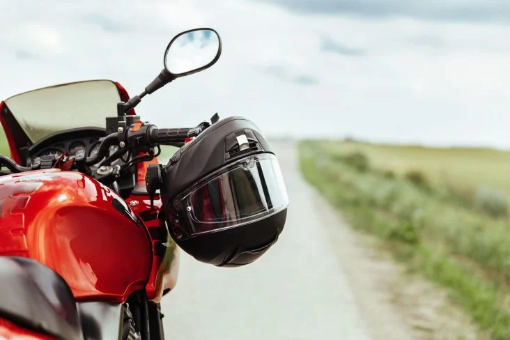 Capacete de moto tem prazo de validade? Veja quando ele pode virar multa