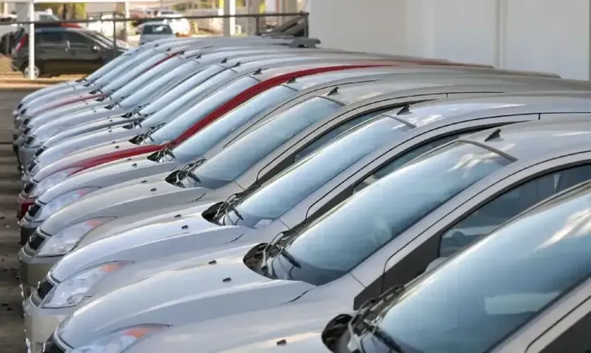 Carro com vidro quebrado? Veja como agir rapidamente e evitar riscos