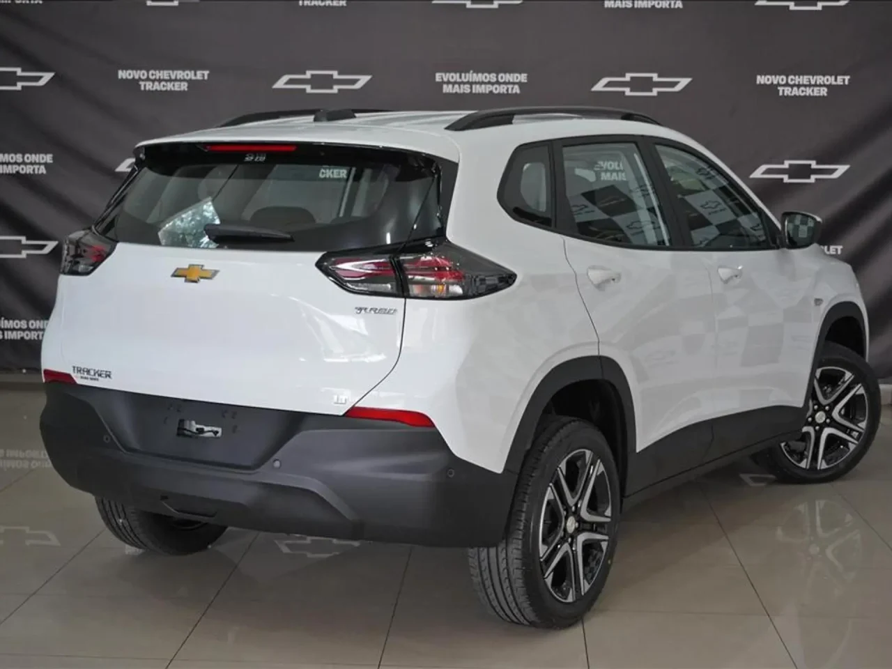 Chevrolet Tracker LTZ 2026 fica mais barato que o Volkswagen Tera High em oferta de dezembro