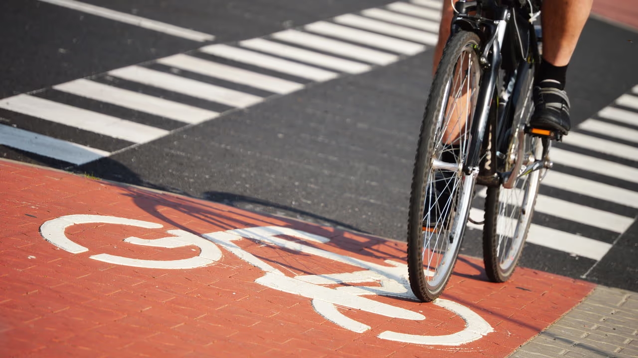 Transitar em ciclovias gera multa pesada e sete pontos na CNH