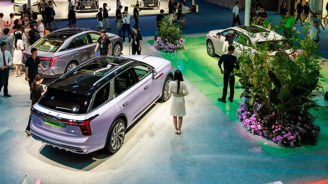 Indústria automobilística chinesa cresce em 2025, mas vê lucros encolherem