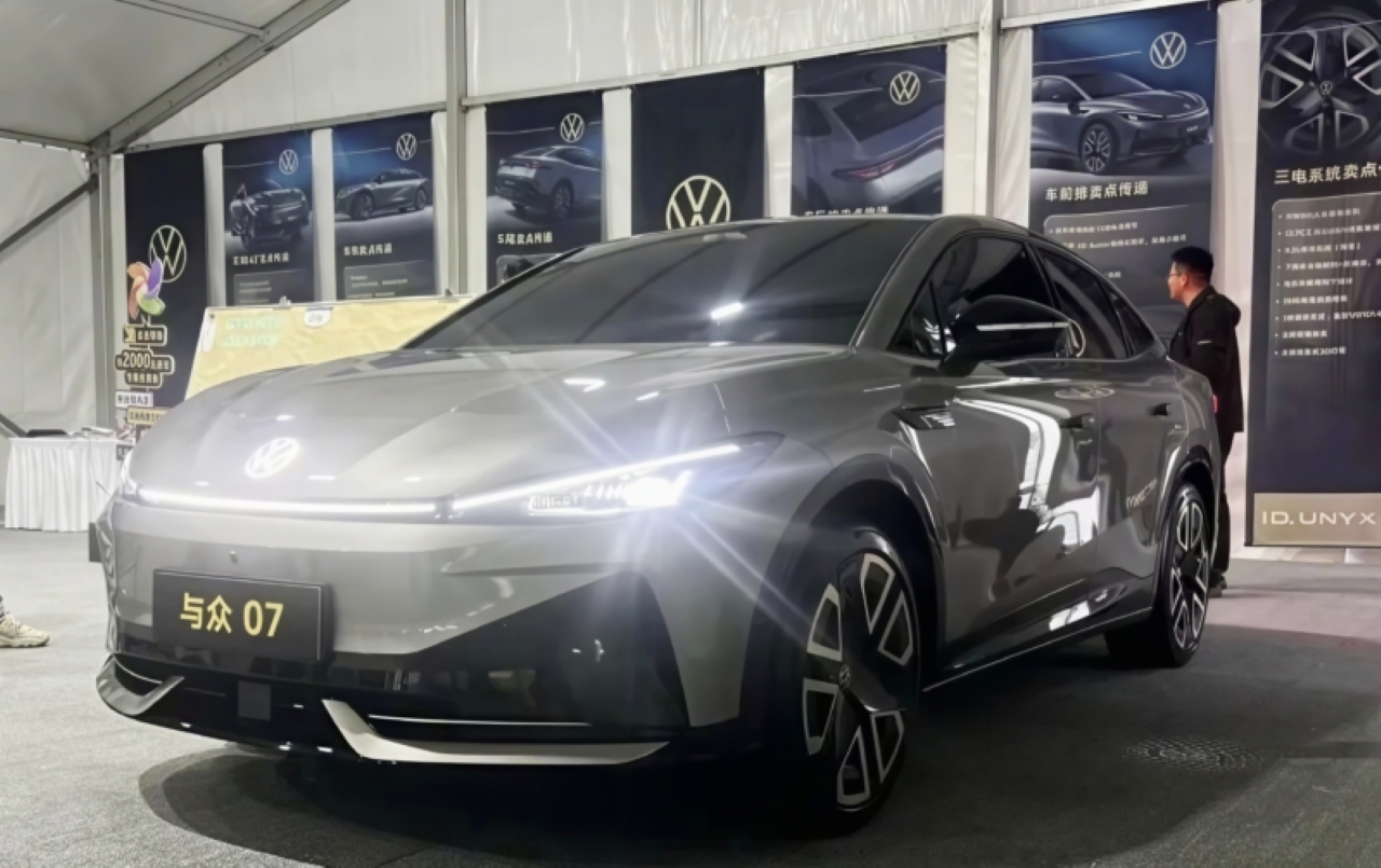 Volkswagen aposta em tecnologia chinesa no ID. Unyx 07, com 231 cv e autonomia de 558 km