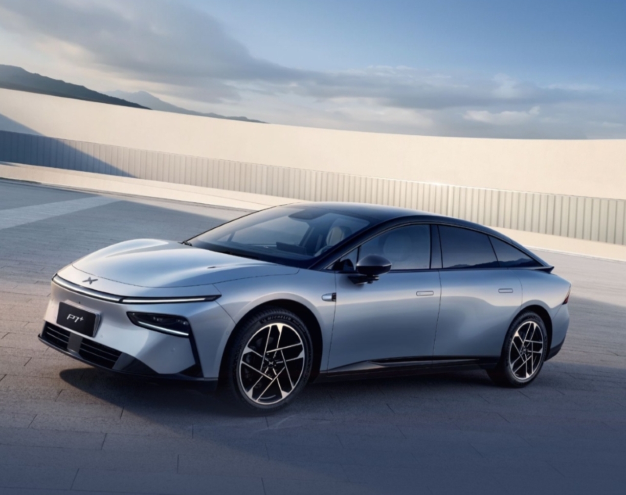 Xpeng P7+ 2026 promete ser o sedã EREV com maior autonomia elétrica do mundo