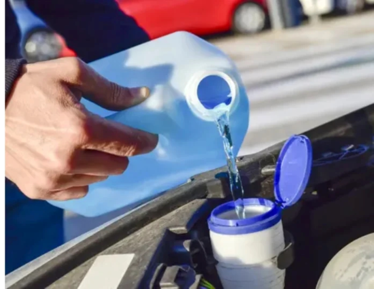 Como trocar corretamente o líquido do para-brisa do seu carro