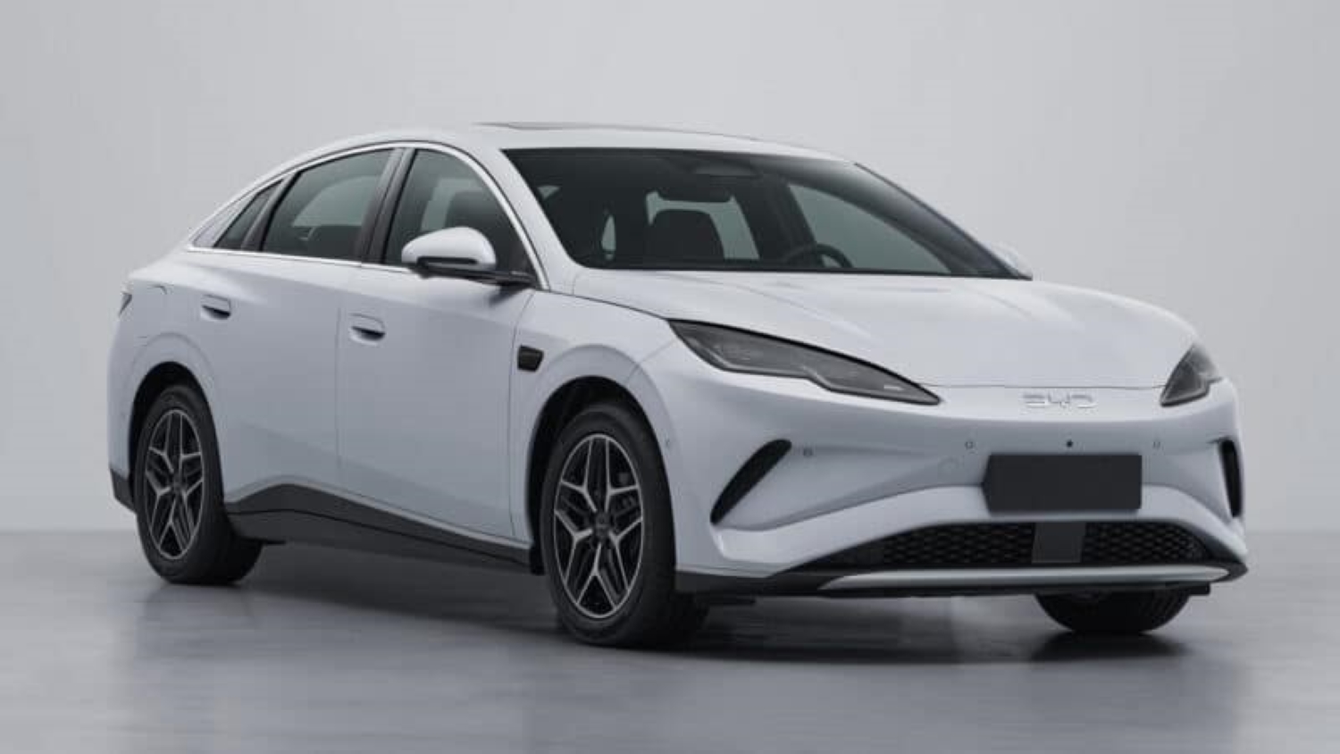 BYD antecipa 2026 e revela o sedã Seal 08 e o SUV Sealion 08