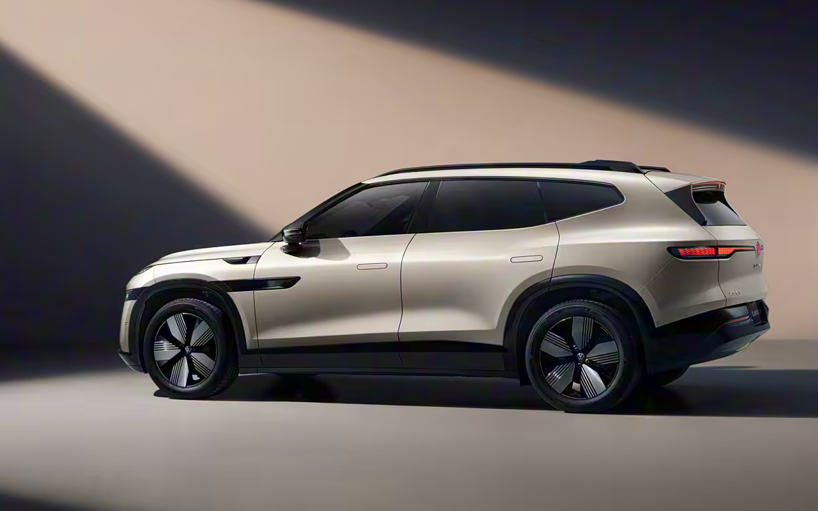 Volkswagen ID.Unyx 08 estreia com até 730 km de autonomia e sistema elétrico de 800V