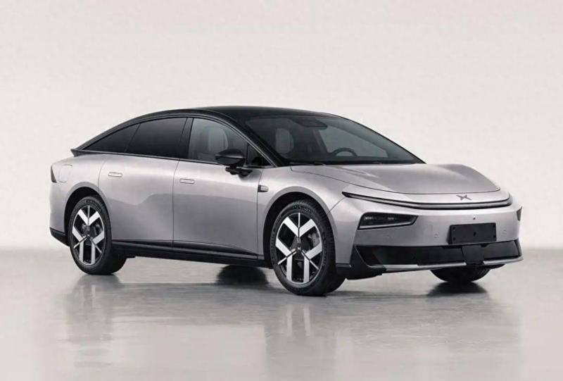 Xpeng P7+ EREV surge em testes com novo visual antes do lançamento em 2026