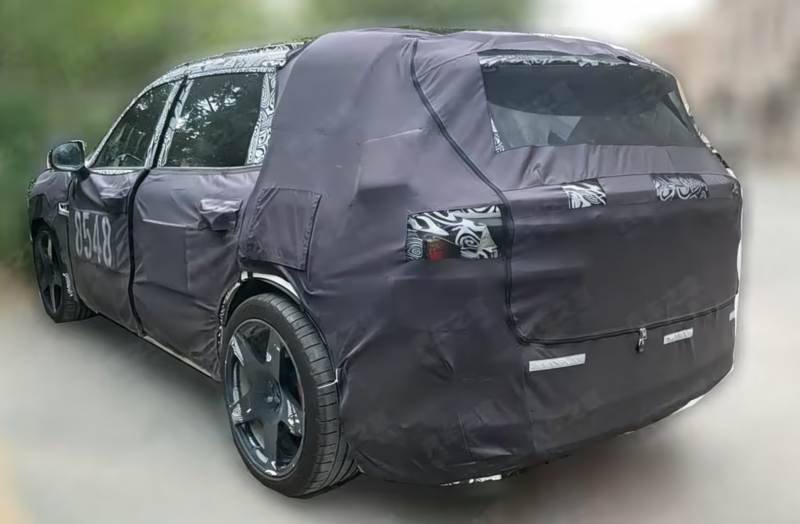 Fotos vazadas do Zeekr 8X revelam detalhes do interior e novo volante