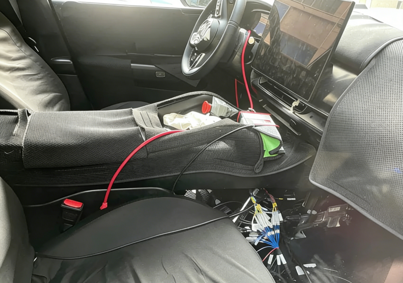 Fotos vazadas do Zeekr 8X revelam detalhes do interior e novo volante