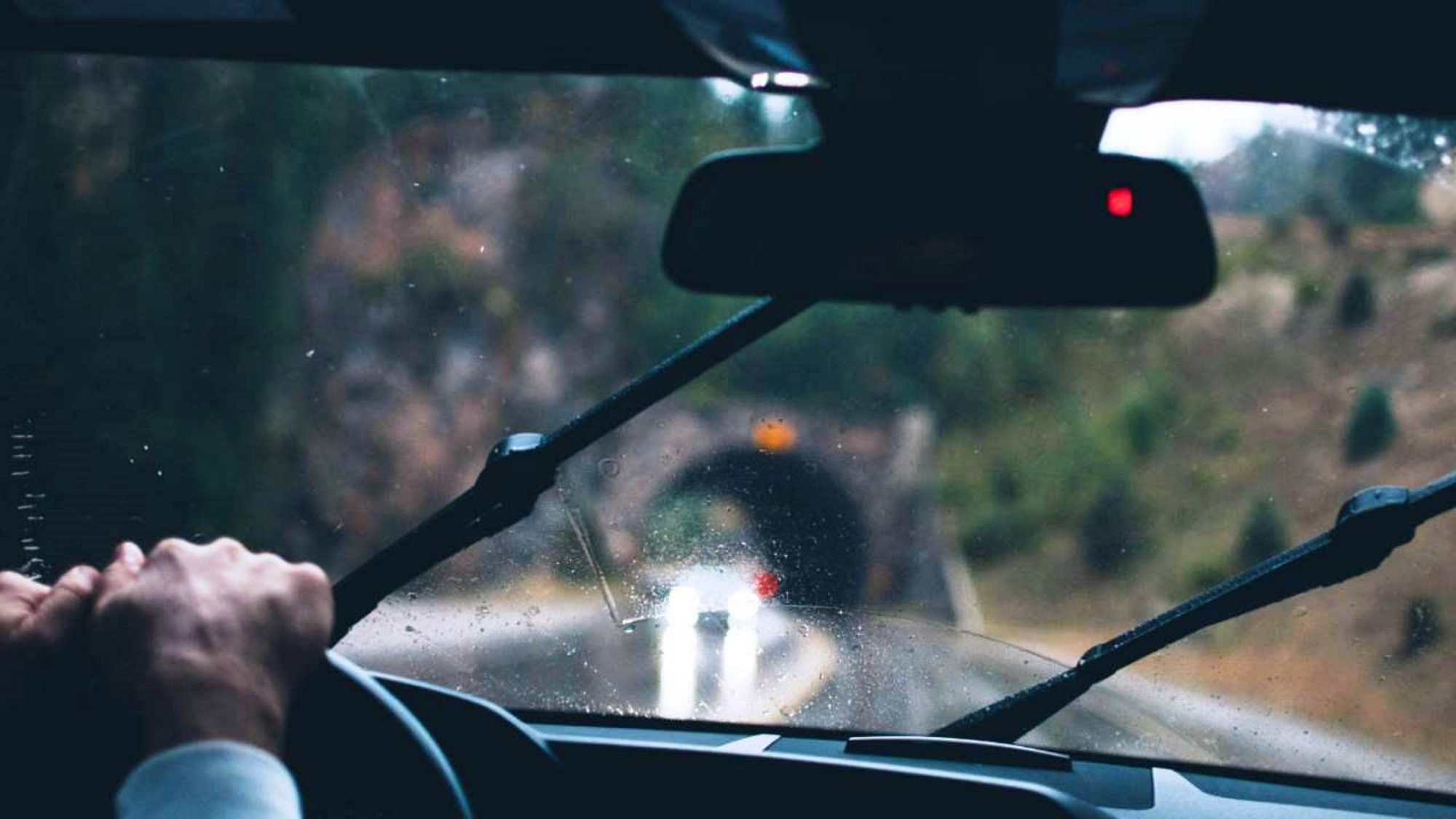Palhetas do para-brisa: os alertas de ressecamento e quando substituir