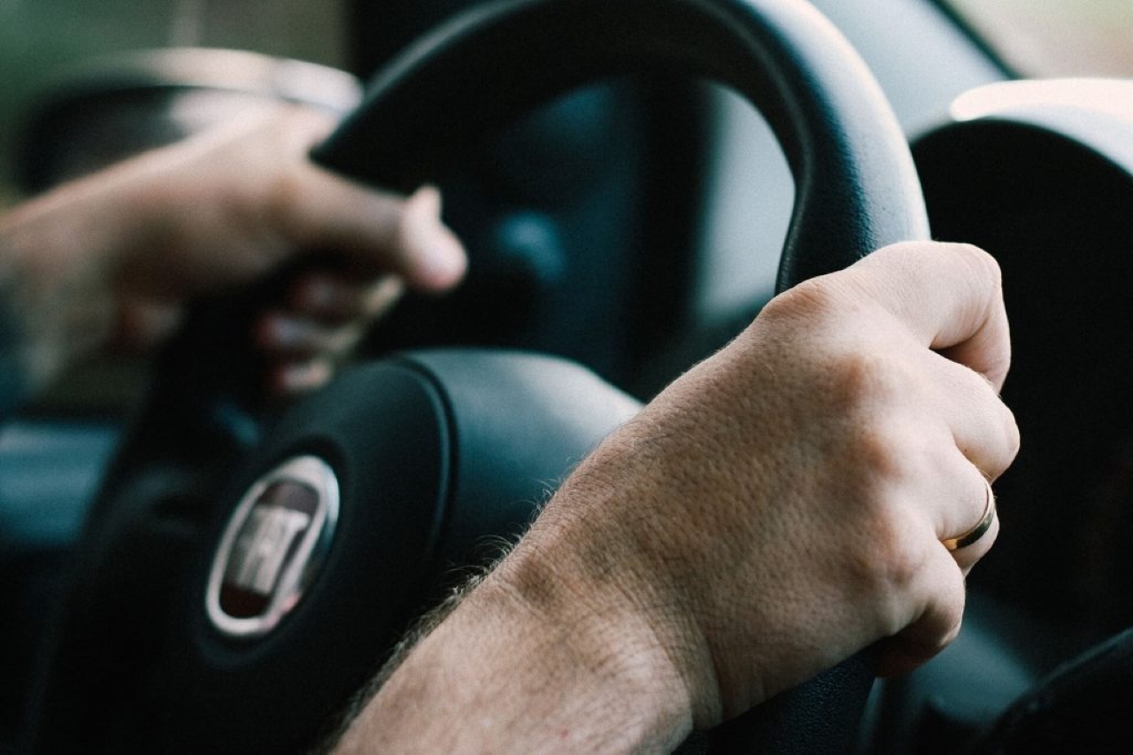 Volante vibrando? Saiba o que pode estar causando o problema