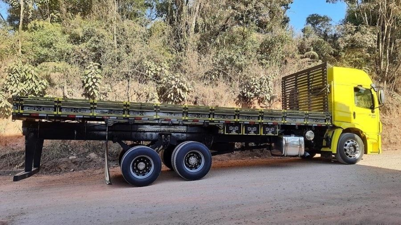 Caminhões com a traseira elevada: veja as regras legais