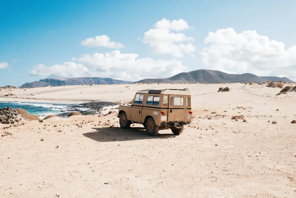 Carro na praia? Veja como evitar os estragos da maresia
