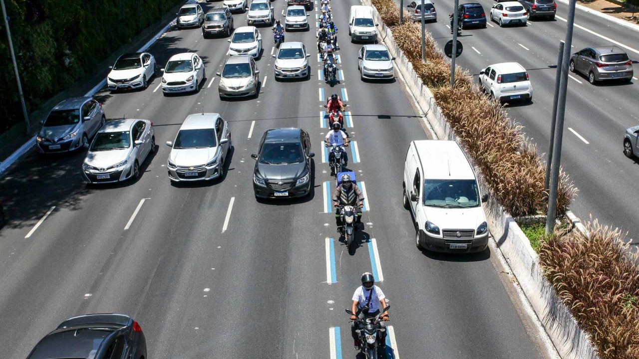 PL propõe taxar veículos para financiar transporte público